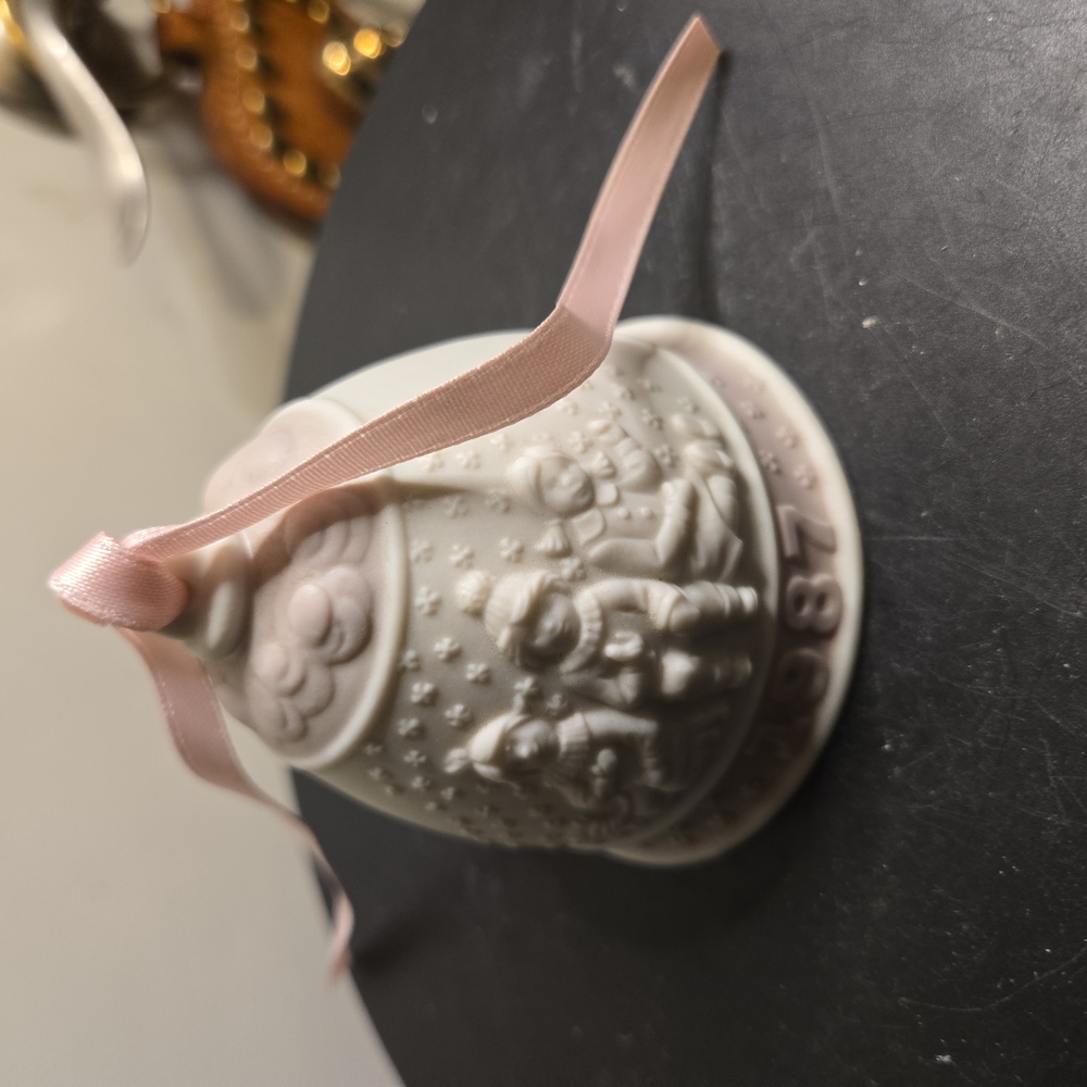 Elegant Lladro 1987 Christmas Ceramic Bell with Ribbon Accent - Picture 5 of 7